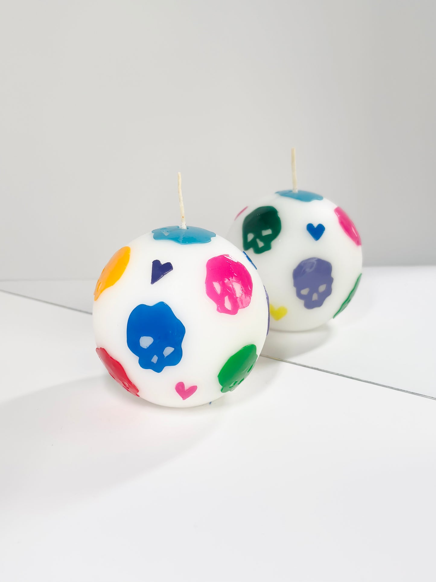 Skull Pop Ball Candle – Rainbow