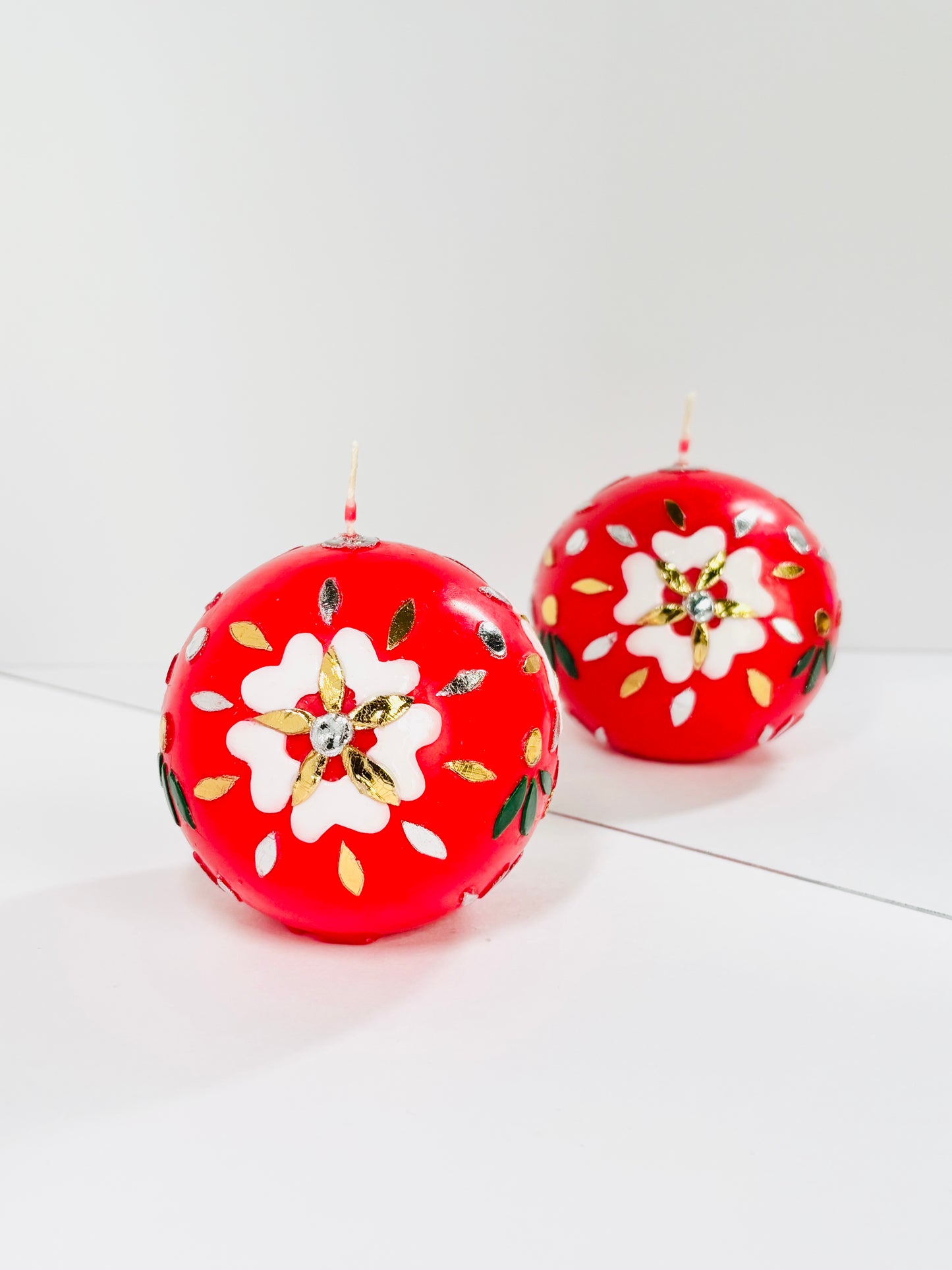 Winter Blossom Sphere Candle – Red