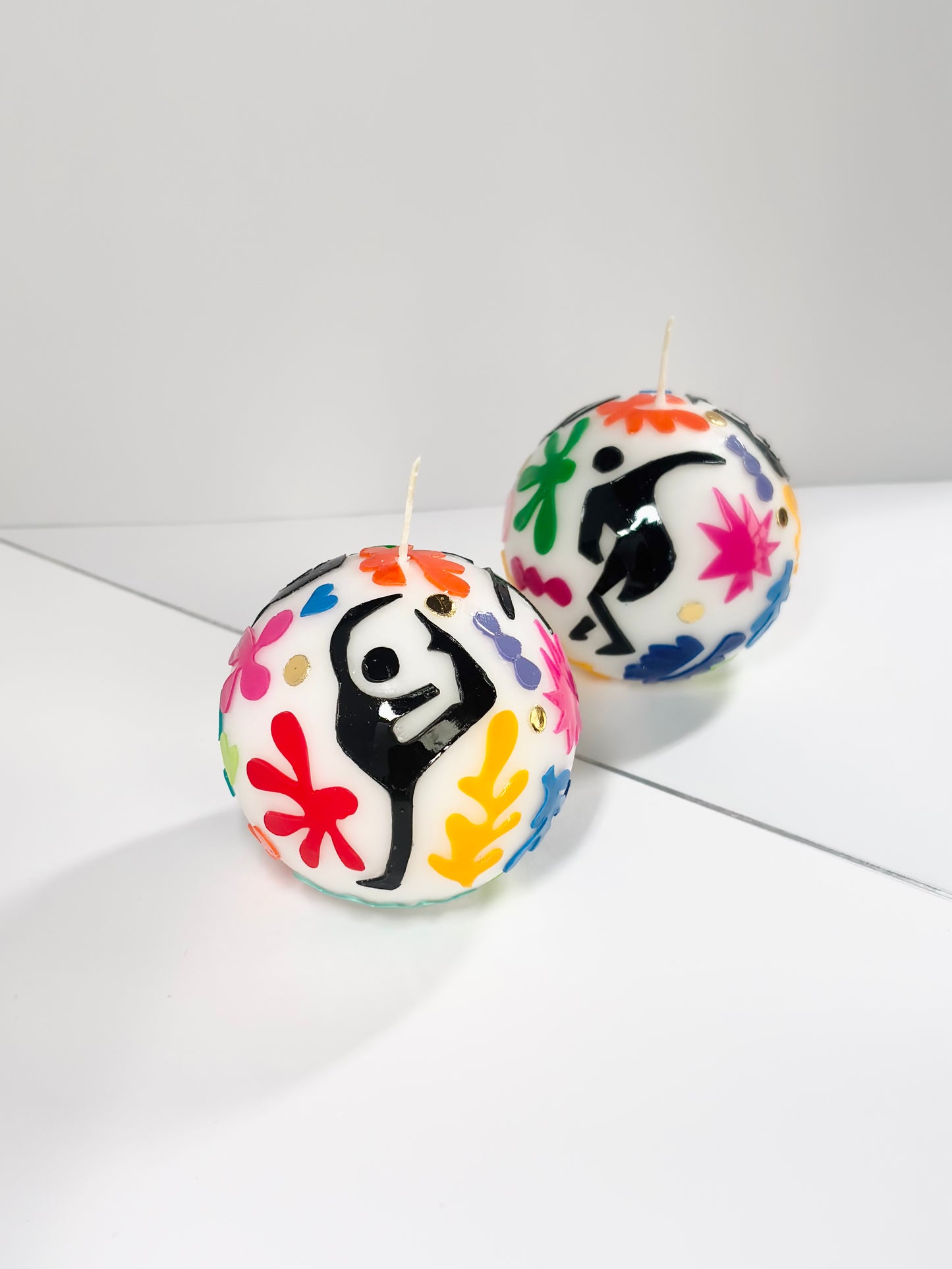 Tropical Splash Ball Candle – Rainbow