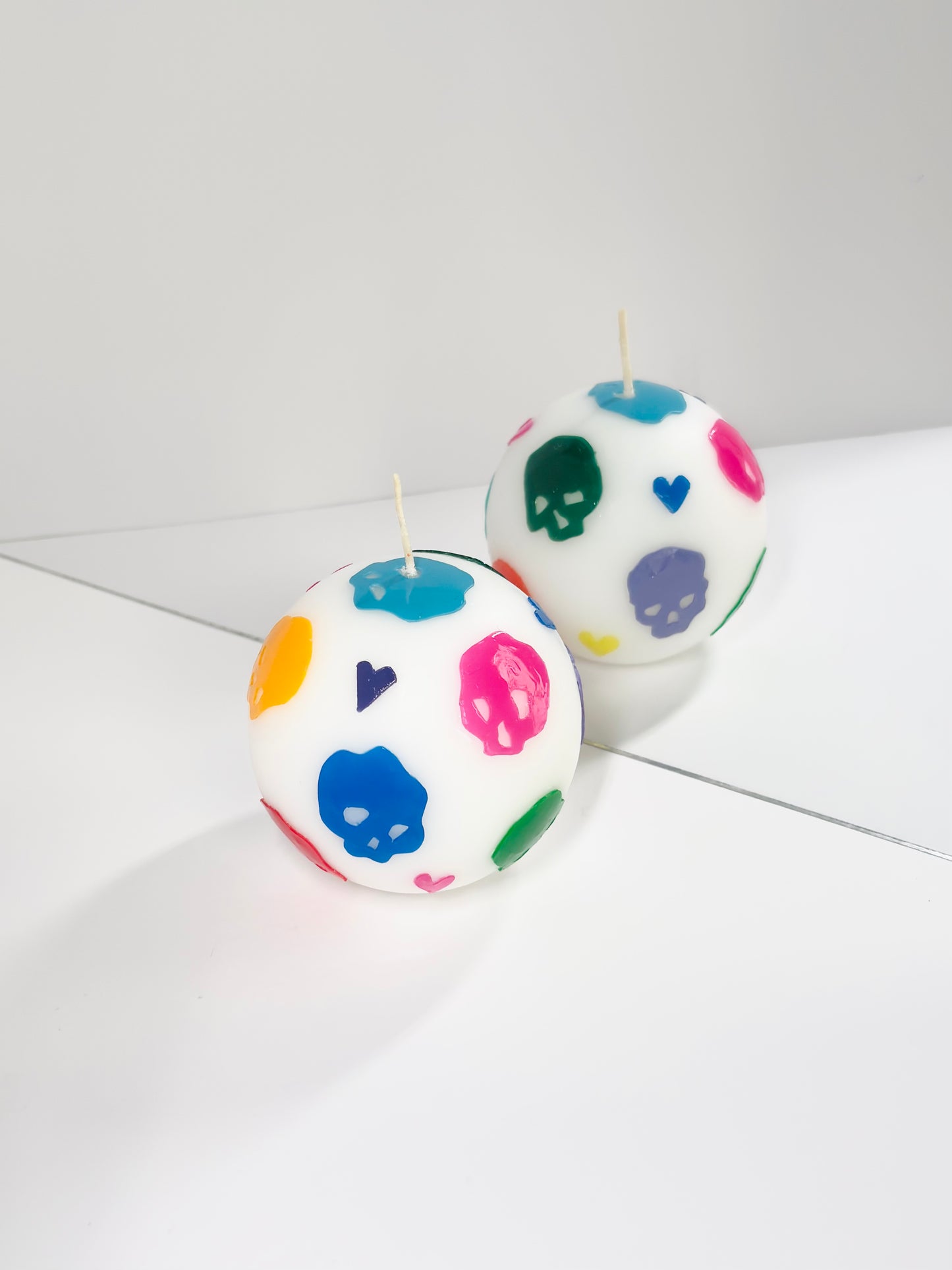 Skull Pop Ball Candle – Rainbow