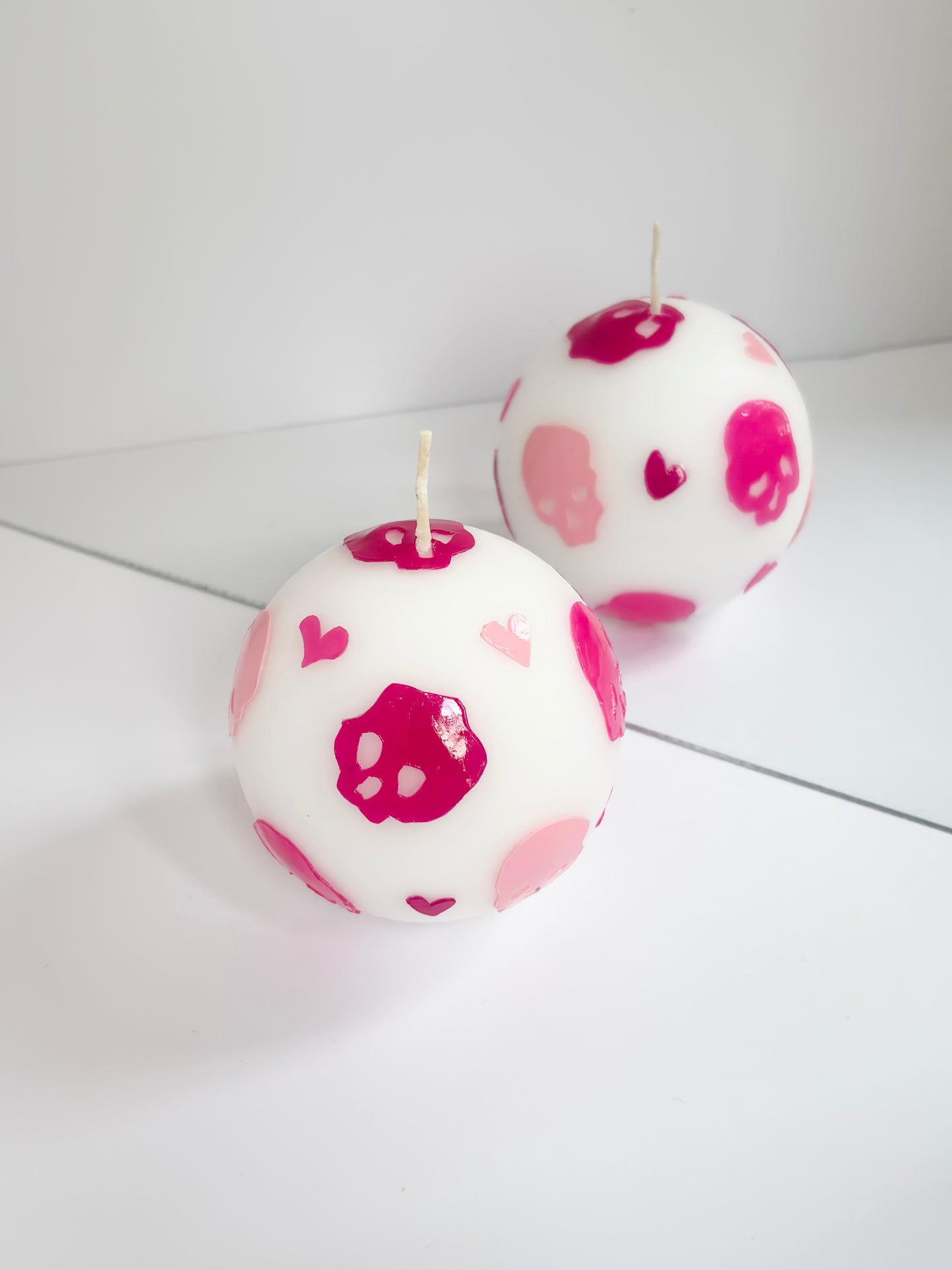 Skull Candy Ball Candle – Pink